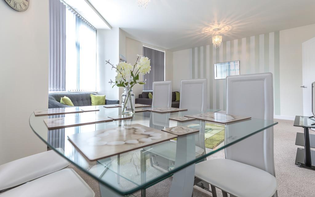 Comfortable Town Centre Apartments, Free Parking, Sleeps Up To 8 Apartment