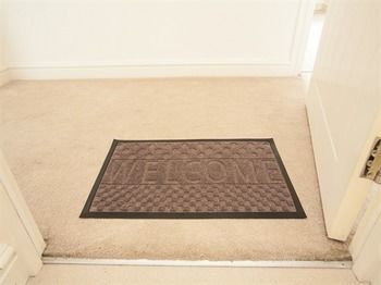 Apartment Comfortable Town Centre Apartments, Free Parking, Sleeps Up To 8 *