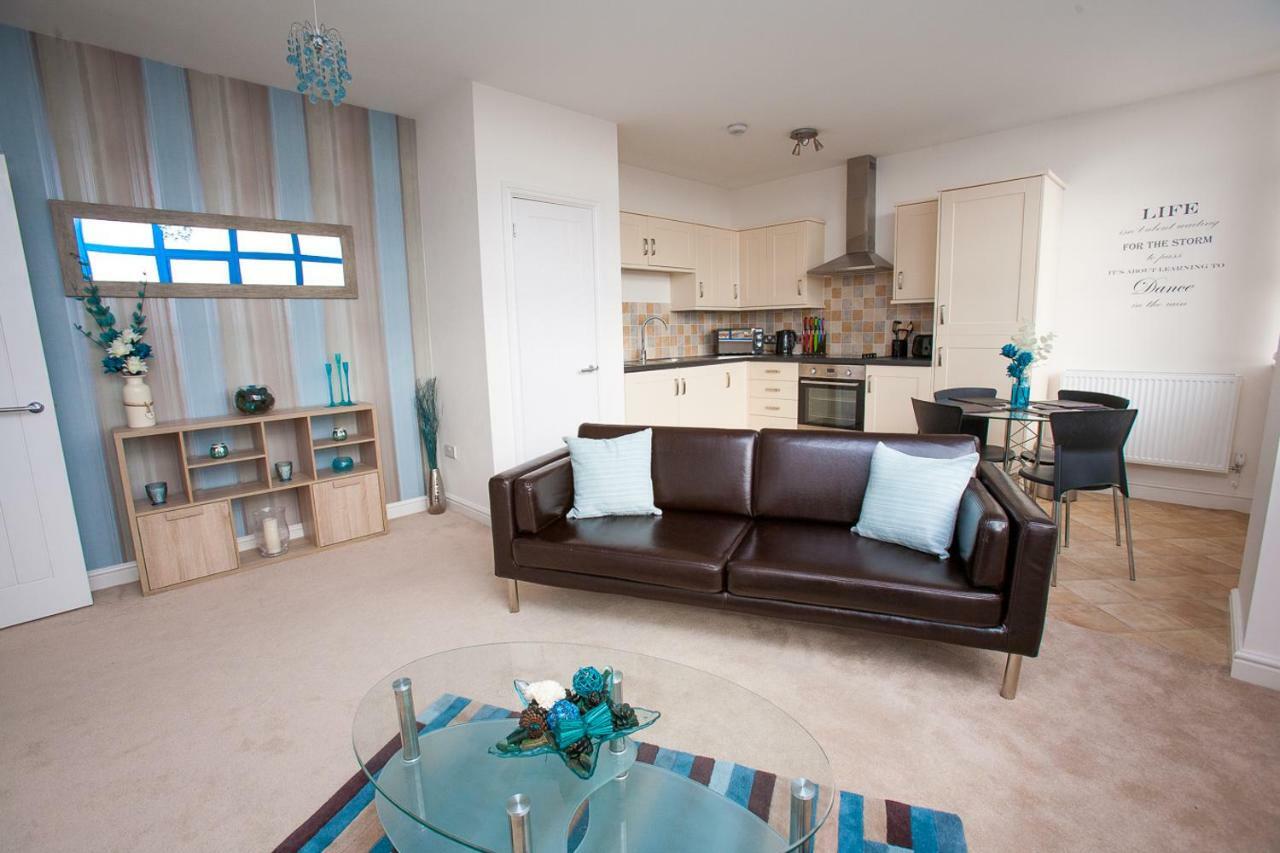 Comfortable Town Centre Apartments, Free Parking, Sleeps Up To 8